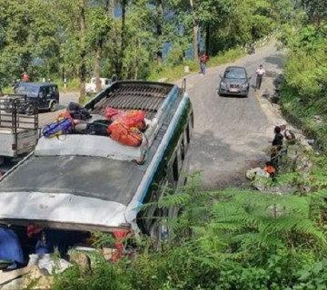 सिन्धुपाल्चोकमा बस दुर्घटना हुँदा ३५ घाइते, चारको अवस्था गम्भीर